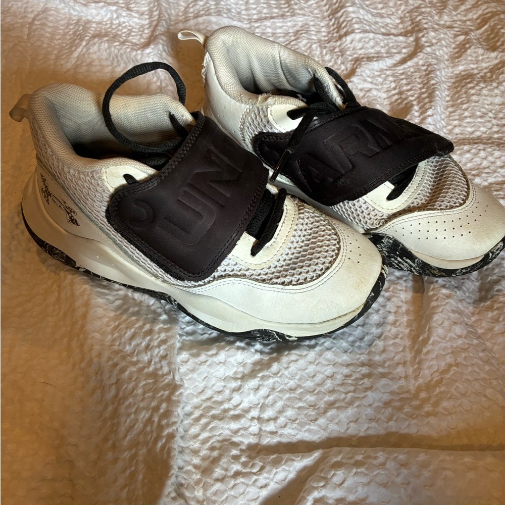 Kids White and Black Sneakers - Under Armour 4Y